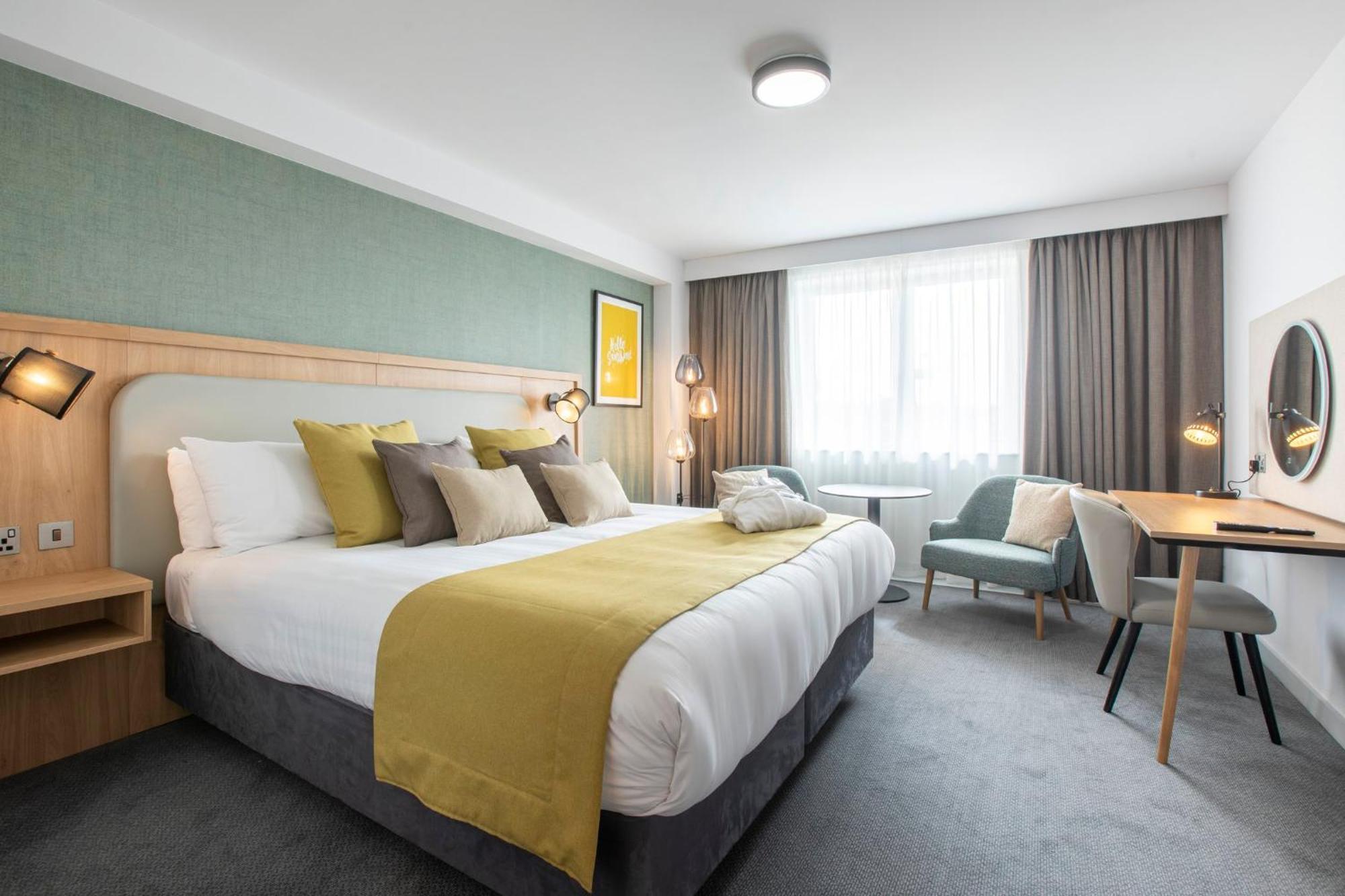 Hotel By Ihg